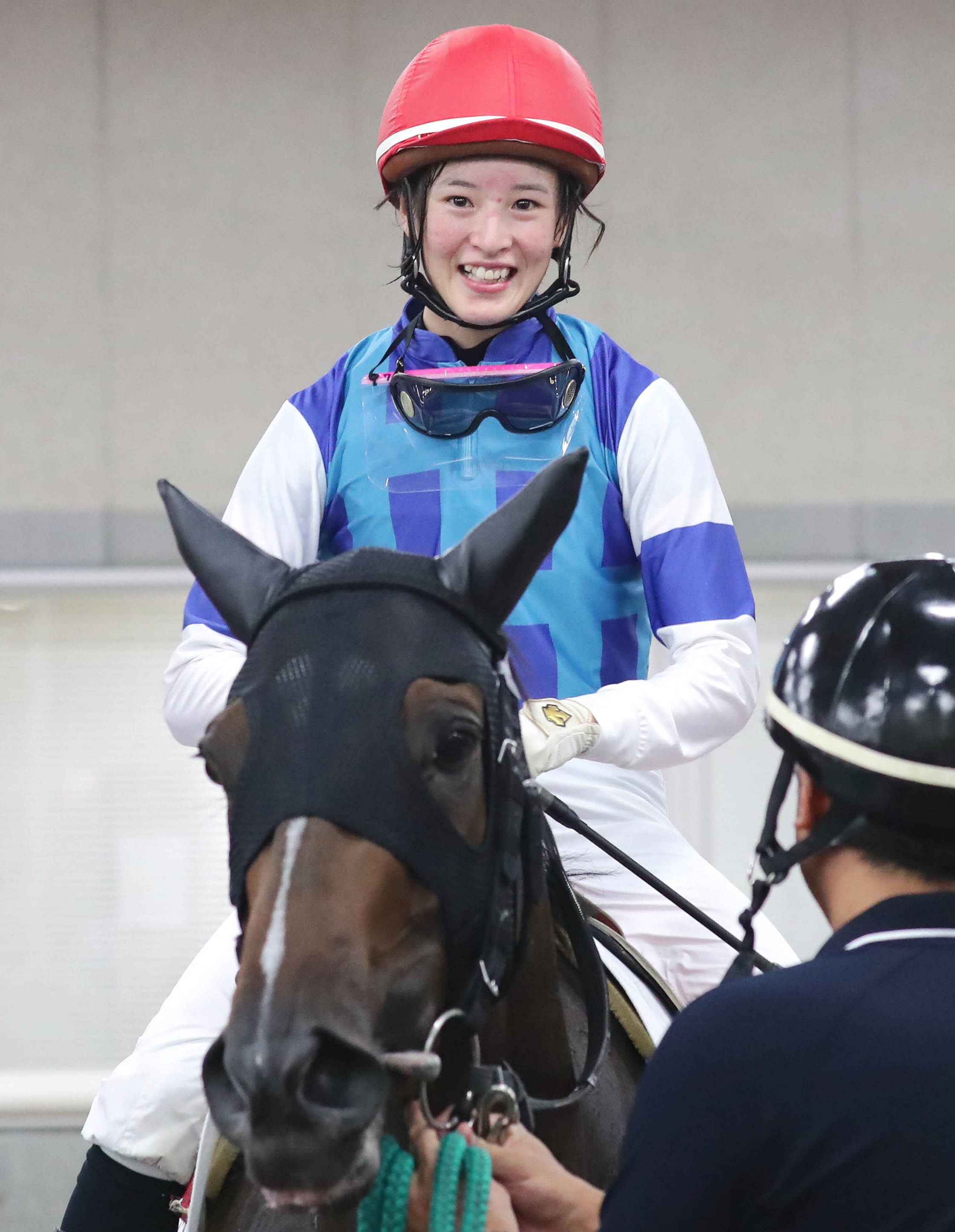 新潟７Ｒの３歳牝馬未勝利戦をライゴッドで制し、ＪＲＡ女性騎手最多勝タイ記録を達成した藤田騎手（撮影・丹羽敏通）