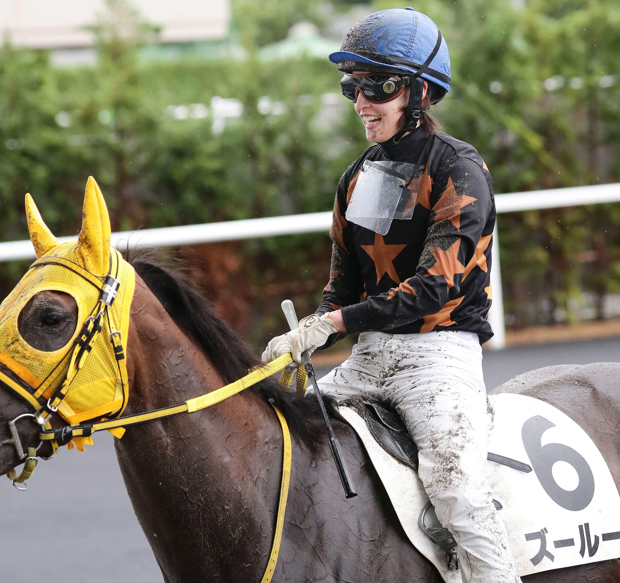 福島2R、3歳牝馬未勝利戦をズールーで制した藤田騎手（撮影・丹羽敏通）