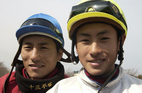 蔵出し写真。18年前の吉田隼人騎手（右）と吉田豊騎手です。そろってイケメンです