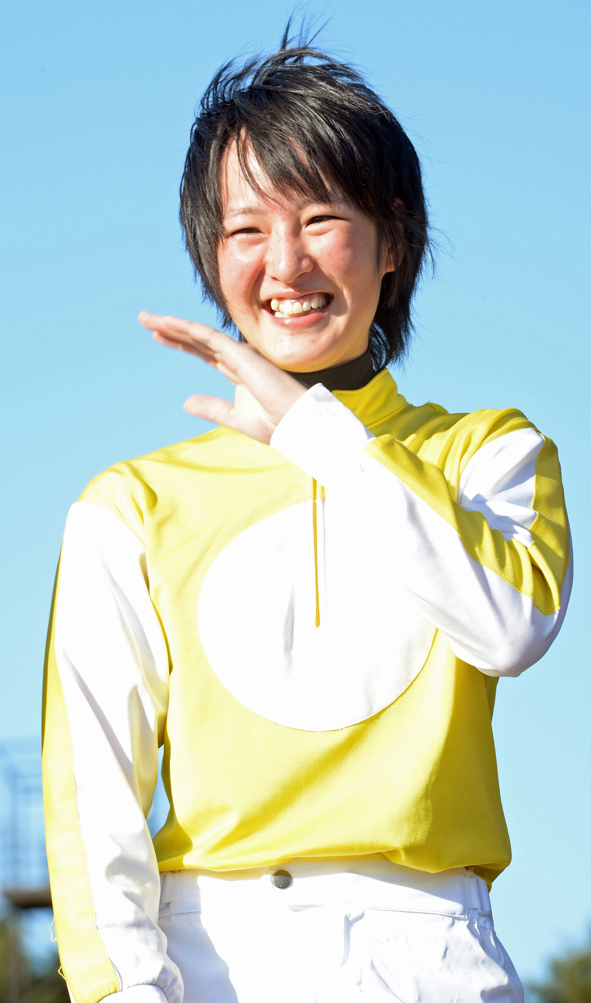 競馬学校３２期生模擬レースを終え、トークショーで笑顔を見せる藤田菜七子